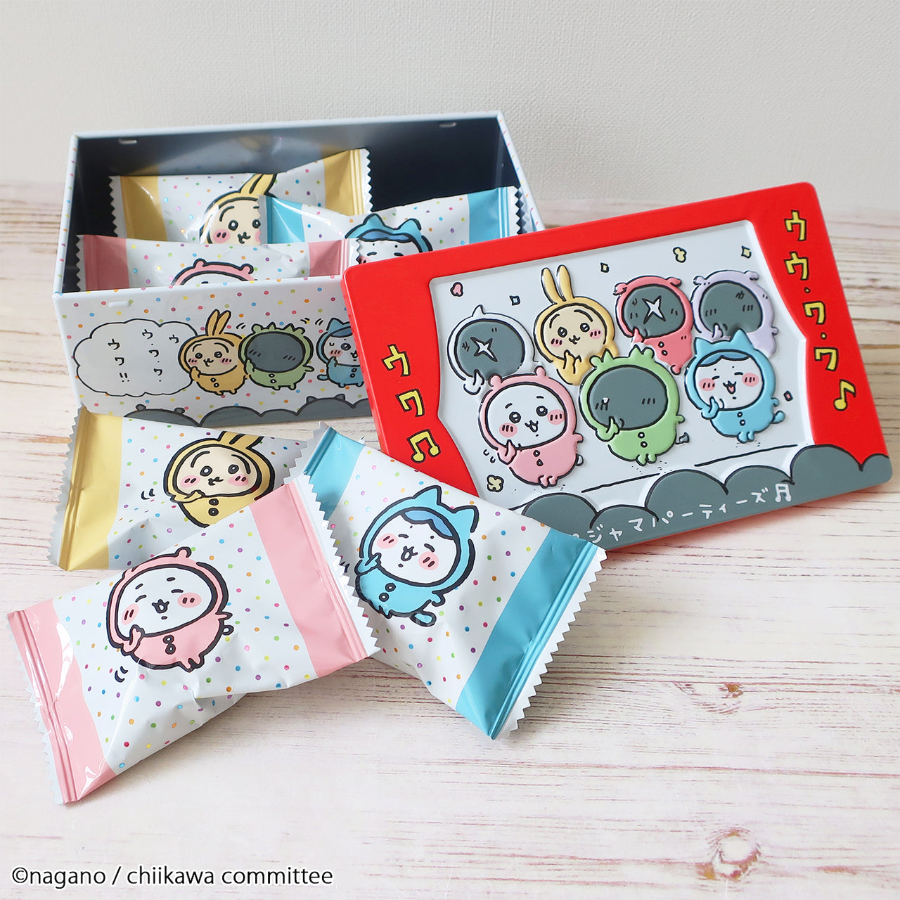 Chiikawaちいかわ｜睡衣派對鐵盒（附朱古力）